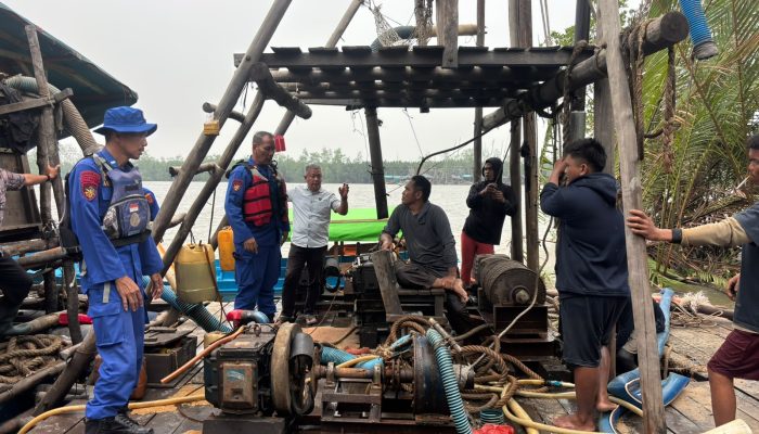 Satpolairud Tegur Penambang Tinggalkan DAS Jade Bahrin