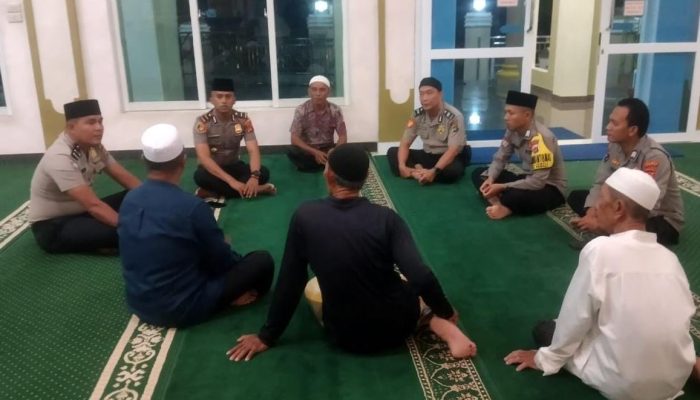 Subuh Keliling di Pemali, Kapolsek Ajak Warga Aktif Jaga Keamanan Lingkungan