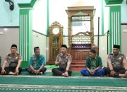 Salat Subuh Bareng Warga, Kapolres Belitung Sosialisasikan Layanan Polisi 110