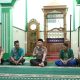 Salat Subuh Bareng Warga, Kapolres Belitung Sosialisasikan Layanan Polisi 110